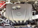 24Vマイルドハイブリッドで爽快な走りを実現する「e-SKYACTIV-G 2.0」。高効率エンジンと電動化技術の組み合わせにより、燃費性能とアイドリングストップ機能をさらに向上させました。
