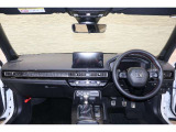 操作性に優れた運転席となります!小物入れや各ボタンの配置にこだわり、使いやすいです!座り心地もよく視認性も良好なのでロングドライブもお任せ下さい!