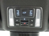 左右のパワースライドドアとバックドアの開閉操作が運転席からも行えとても便利です!