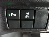 パーキングセンサーや横滑りを防ぐVSA等のスイッチ類は運転席の右側、手の届きやすい位置にあります。