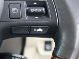 レーダークルーズコントロール(全車速追従機能付)が装備されています。高速道路で定速走行だけでなく先行車との車間距離を適切に保ちながら追従走行ができます。