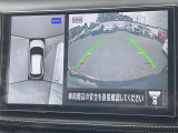 車を真上から見ているように、周囲の状況を把握しながら安心して駐車が行えるアラウンドビューモニター!