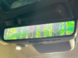 【デジタルインナーミラー】後席の大きな荷物や同乗者で後方が確認しづらい時でも安心!カメラが撮影した車両後方の映像をルームミラー内に表示。クリアな視界で状況の確認が可能です!