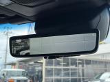 【デジタルインナーミラー】後席の大きな荷物や同乗者で後方が確認しづらい時でも安心!カメラが撮影した車両後方の映像をルームミラー内に表示。クリアな視界で状況の確認が可能です!