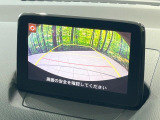 【バックカメラ】駐車時に後方がリアルタイム映像で確認できます。大型商業施設や立体駐車場での駐車時や、夜間のバック時に大活躍!運転スキルに関わらず、今や必須となった装備のひとつです!