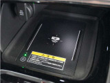 ◆ワイヤレス充電器◆ワイヤレス充電規格Qiに適合した機器を充電エリアに置くことで使用できます。