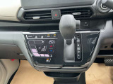 「オートエアコン」が付いています。1年中快適な室内を提供!車内温度を設定すると、風量を自動で調節してくれます。