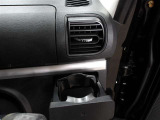運転席のカップホルダーはエアコンの吹き出し口にありますので冷やしたり温めたりすることが出来ます☆