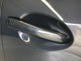 ★★★ここの黒いポッチをポチっと押していただくと・・・ドアロック解除です★★★