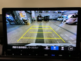 【バックカメラ】運転が苦手な方も車庫入れラクラクです!ギアをリバースに入れれば自動的に切り換わりますので、面倒な操作は不要です♪狭い駐車場もお車を傷つけず安心ですね!