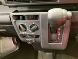 納車前にはプロのメカニックが、各部の点検を行います。ディーラーにしか出来ない品質、そしてサービスできっと満足していただけると思います!