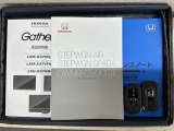 スマートキーは鍵をバッグに入れたままでもドアロックの開閉やエンジンのON・OFFができます。夜間や雨の日も鍵を探さなくて良いので便利です。