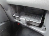 車検証を収納するボックス。