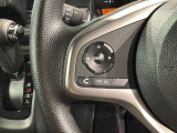 ステアリングにオーディオ操作スイッチが付いています。オーディオ画面に直接タッチしなくても操作が出来ますので、運転に集中できます。