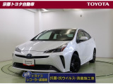 静粛性と低燃費で選ばれるハイブリッドのパイオニア【プリウス】。内外装に「黒」をちりばめた特別仕様車Black Editionです。