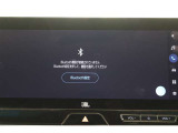 Bluetooth機能搭載。車とスマホやiPhoneをペアリングしておけばハンズフリー電話はもちろん、スマホやiPhone内の音楽を車のスピーカーで流すこともできますよ。