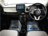 運転にかかわる様々な操作を安全に行えるように視点移動が少なく、操作性に配慮されたスイッチ類が凝縮されたコクピットです。