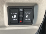 【両側パワースライドドア】両側がパワースライドドアになっており、運転席のスイッチやスマートキーでも開閉が可能です!開口部も広いので乗り降りも楽々♪