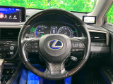 【純正革巻きステアリング】上質な革を使用することで、手にしっかり馴染みとても運転しやすいハンドルです♪