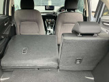 日常の使用に十分な広さの荷室です♪簡単な操作でシートアレンジもできます♪