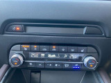 運転席&助手席には3段階調整が可能なシートヒーター機能だけでなく、ハンドルヒーターも付いており、夏場ではベンチレーション機能もご利用いただけます。