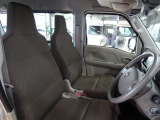 高い視点で見通しの良い運転席