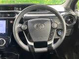 インテリアに合わせたデザインのステアリングは、運転される方のことも考え、運転しやすい形状、大きさです。是非一度、実際に触ってお確かめください。