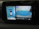 アラウンドモニター 白線や駐車車両をナビ及びルームミラーに表示 駐車している車両との位置関係も一目で分かって安心です