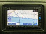 ナビゲーションはフルセグTV対応のGathers純正メモリーナビを搭載しています。Bluetoothオーディオ機能がありますので、スマートフォンなどの音楽も再生できます。