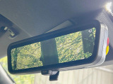 【デジタルインナーミラー】後席の大きな荷物や同乗者で後方が確認しづらい時でも安心!カメラが撮影した車両後方の映像をルームミラー内に表示。クリアな視界で状況の確認が可能です!