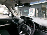 運転席もゆったりすわれます!!