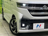【LEDヘッドライト】悪天候や夜間走行時も良好な視界を確保し安心して運転できる高輝度LEDヘッドライトを装備!点灯速度が早く、消費電力も抑えられています。