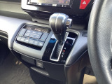 インパネシフトだから視線の移動も少なく足元もスッキリ♪運転席もゆったりしているのでゆとりを持ってドライブできますね!