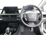 運転に集中できる、利便性とデザイン性に富んだ運転席です
