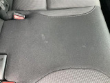 リアシートの中央部分にシミがあります。