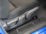 ◆シートハイトアジャスター◆運転席を上下に高さ調節ができます!運転ポジションを体格に合わせてシート調整できます。