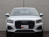 ●一目でAudiとわかる特徴的なシングルフレームグリル・LEDランプ。精悍なフロントマスクからAudiのスマートで上品なブランドを連想させてくれます。女性にも大変ご好評頂いております。