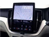 Googleのアプリとサービスがビルトインされ、スマホと同じように車両を直感的に操作できます。Googleマップが統合されており、リアルタイムの交通情報、音声操作によってより早く目的地に到着できます。
