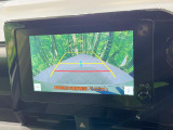【バックカメラ】駐車時に後方がリアルタイム映像で確認できます。大型商業施設や立体駐車場での駐車時や、夜間のバック時に大活躍!運転スキルに関わらず、今や必須となった装備のひとつです!