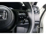 Hondaセンシングの機能のひとつ、アダプティブクルーズコントロール付!アクセルから足を離しても設定したスピードと前車との車間を保ち走行してくれます!車線維持もアシスト☆高速道路で疲労軽減ですね☆