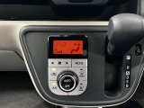 オートエアコンなので室内で快適に過ごせます。