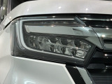 LEDヘッドライトは、点灯の瞬間から最大光量を発揮し、突然暗くなるトンネルなどでの安定感を高めます。