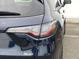 特徴的なデザインで後方からの確認しやすいLEDリアコンビネーションランプ