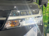 【LEDヘッドライト】悪天候や夜間走行時も良好な視界を確保し安心して運転できる高輝度LEDヘッドライトを装備!点灯速度が早く、消費電力も抑えられています。