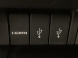 アクセサリーソケットの横にはナビゲーション用の外部入力可能なUSB端子やHDMI端子がついており、周辺には物が置けるボックスがついています。