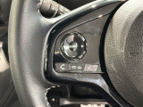 ステアリングにオーディオ操作スイッチが付いています。オーディオ画面に直接タッチしなくても操作が出来ますので、運転に集中できます。