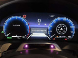 とっても見やすいメーターです。夜間時はラグジュアリーな気分にさせてくれる照明が魅力ですので、夜のドライブも楽しみになりますよ♪