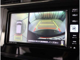 パノラミックビューモニター付きです。車両を上から見たような映像をディスプレイオーディオ画面に表示。運転席からの目視だけでは見にくい、車両周辺の状況をリアルタイムでしっかり確認できます。