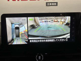 アラウンドビューモニターは4方のカメラで真上から車を見たようにモニターで確認ができます。周辺の安全確認、小さなお子様や障害物も目視で確認できるので駐車のしやすさだけでなく、事故防止にも役立ちます。