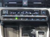 左右独立温度コントロールフルオートエアコンです。運転席、助手席それぞれで独立して温度設定ができます。冷え性の方が乗っても安心ですね♪